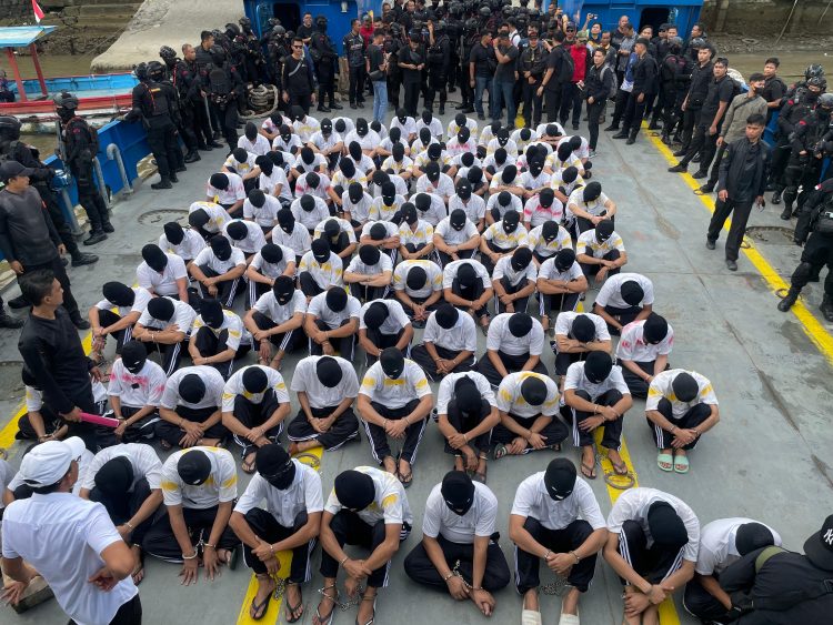 Seratus Narapidana Narkoba Kategori High Risk Dipindahkan ke Nusakambangan