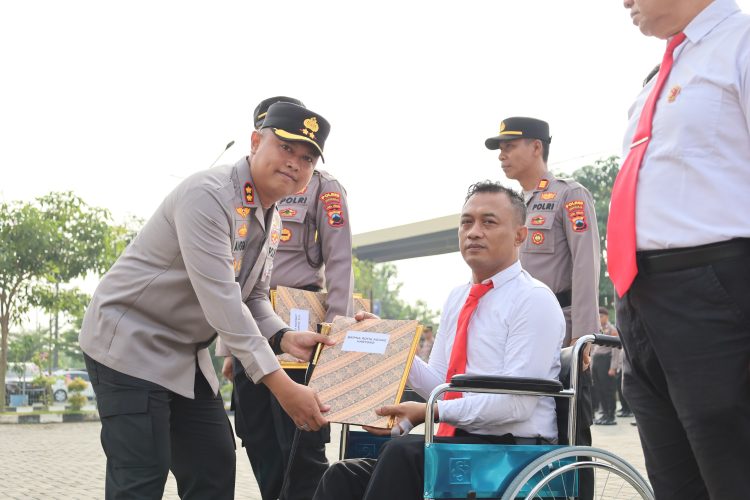 Lutut Pecah Saat Bertugas, Bripka Rofiq Tetap Tegar