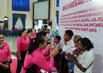 Bhayangkari Peduli: Ny. Juliati Sigit Prabowo Pimpin Bakti Sosial dan Kesehatan di Raja Ampat