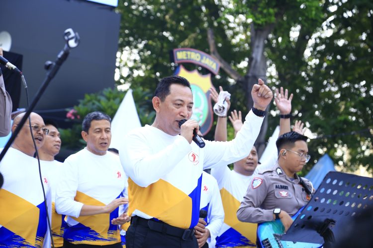 Kapolri Nyanyi Lagu God Bless dan Bon Jovi di CFD Bhayangkara Sport Day 2025