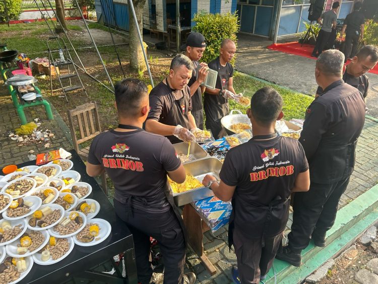 Brimob Kalteng Hadirkan Kendaraan Dapur Lapangan di CFD di Bundaran Besar