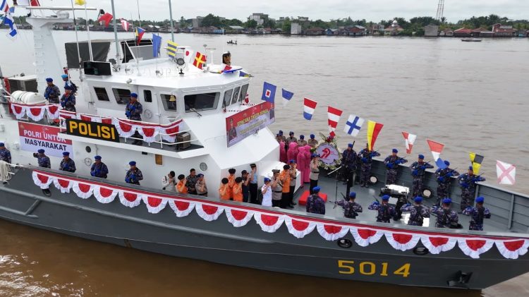 Tabur Bunga Hari Bhayangkara ke 79 di Perairan Kapuas, Polda Kalteng Kenang Jasa Pahlawan