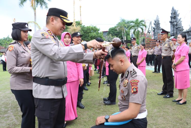 64 Personel Bintara Polres Gianyar Naik Pangkat, Kapolres Tekankan Profesionalisme dan Dedikasi