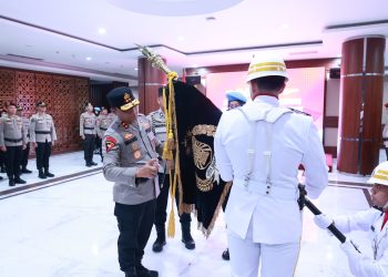 Refleksi Nilai Tribrata: Polda Jatim Kukuhkan Semangat Pengabdian Lewat Pataka Tan Hana Dharma Mangrwa