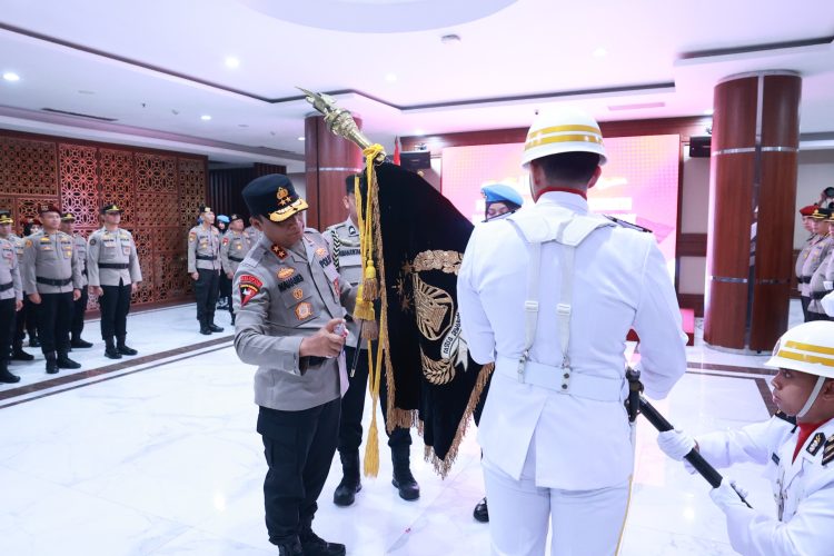 Refleksi Nilai Tribrata: Polda Jatim Kukuhkan Semangat Pengabdian Lewat Pataka Tan Hana Dharma Mangrwa