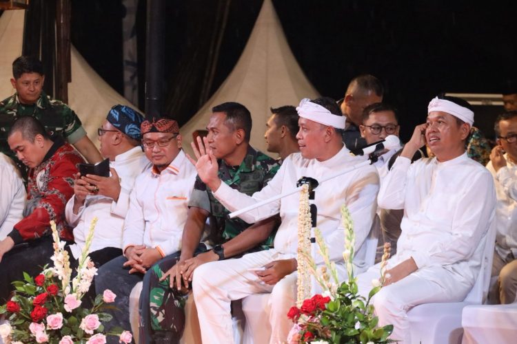 Dedi Mulyadi Puji Tri Adhianto sebagai Ratu Gusur