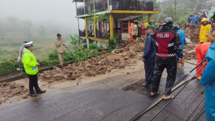 Longsor di Jalur Garut–Tasikmalaya, Satlantas dan Tim Gabungan Sigap Tangani Dampak