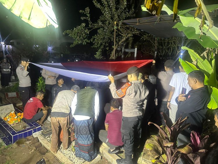 Gugur Saat Mengabdi, Bripka Cecep Terima Kenaikan Pangkat Anumerta dari Kapolri