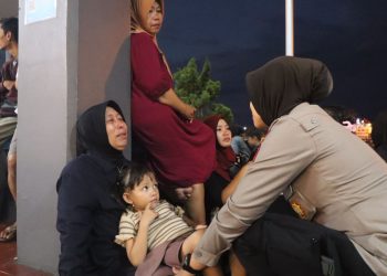 Polwan Polresta Banyuwangi Hadirkan Trauma Healing bagi Korban Selamat KMP Tunu Pratama Jaya