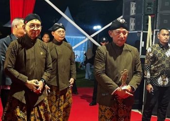 Kapolri dan Ketua MA Tampil Harmonis di Pagelaran Wayang Kulit Amartha Binangun