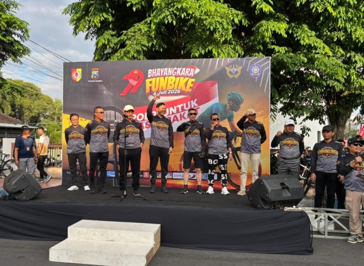 Kalapas Jember Meriahkan Fun bike Hari Bhayangkara ke 79, Serahkan Door prize Utama