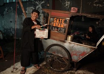 Aktor di Balik Pena, Eddie Karsito Hidupkan Sosok Cak Edi dalam Film Komedi Bernuansa Lokal
