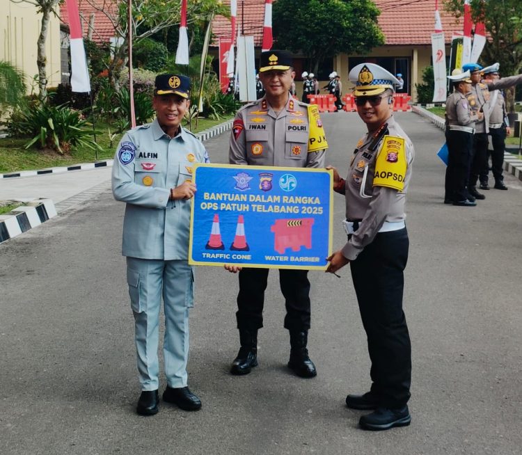 Dukung Operasi Patuh Telabang 2025, Jasa Raharja Serahkan Bantuan Sarana Lalin ke Polda Kalteng