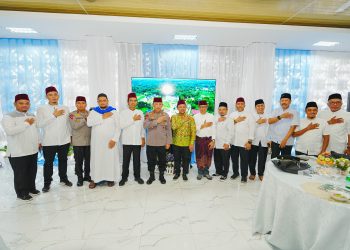 Kapolri Temui UAS di Pekanbaru, Rajut Silaturahmi Perkuat Ukhuwah