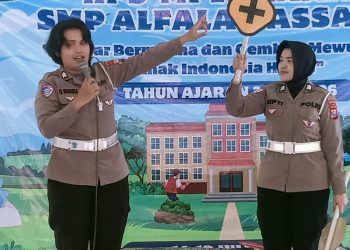 MPLS Jadi Momen Polda Jatim Edukasi Pelajar soal Tertib Lalu Lintas