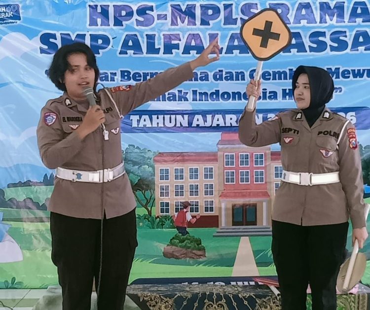 MPLS Jadi Momen Polda Jatim Edukasi Pelajar soal Tertib Lalu Lintas