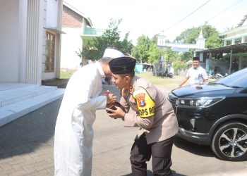 Kapolres Probolinggo Baru Awali Tugas dengan Sowan ke Ulama Paiton