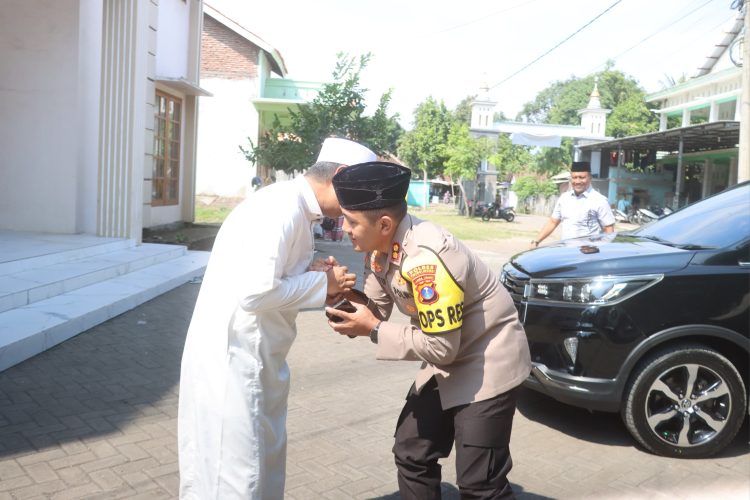 Kapolres Probolinggo Baru Awali Tugas dengan Sowan ke Ulama Paiton