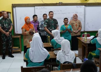 Danrem 051 Wijayakarta Dampingi Pangdam Jaya Dalam Program Makan Bergizi di SDN 05 Cipinang