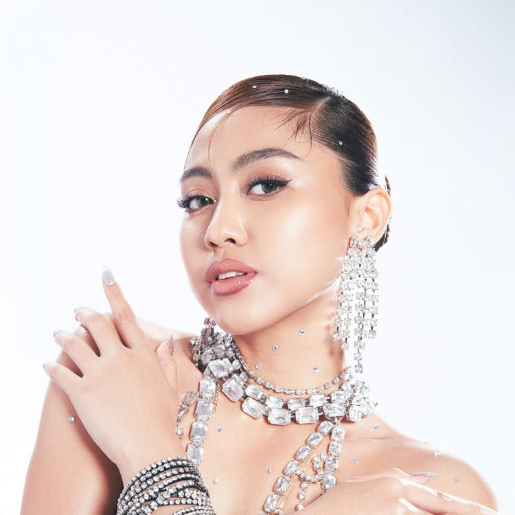 Sisca Saras Hadirkan Tak Berakhir Sama Versi Retro: Nuansa Baru dari Lagu Penuh Emosi