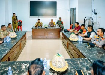 Wabup Morut Memimpin Rapat untuk Tetap Memelihara Kedamaian Pasca Bentrok Warga Desa Keuno dan Bimor Jaya
