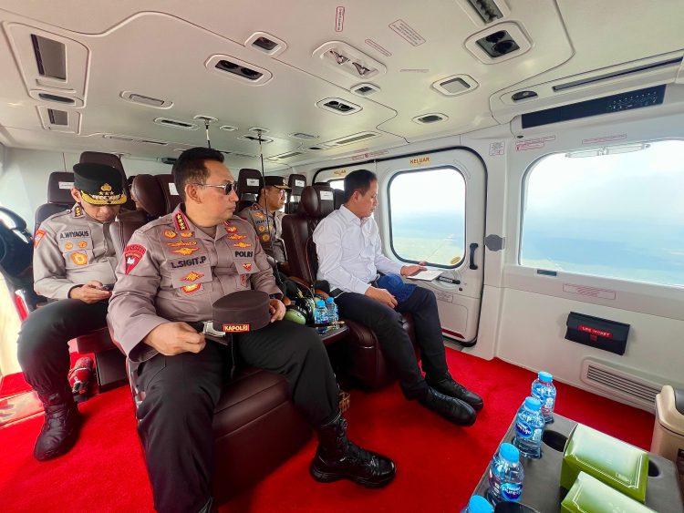 Kapolri Pantau Titik Api Via Udara, Cek Kesiapan Penanganan Karhutla