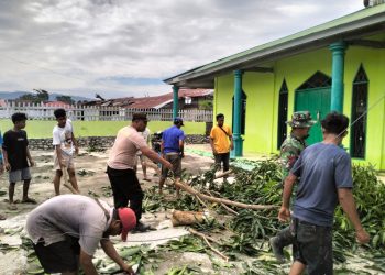 Polsek Biromaru Tanggap Bencana, Pimpin Kerja Bakti Usai Cuaca Ekstrem di Sigi