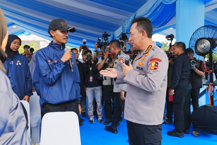 Kapolri Lepas 1.575 tenaga kerja, Buka Akses Kerja Baru bagi Ribuan Buruh