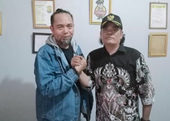 Agus Flores Sanjung Marto: Aura Pengabdi Kerajaan, Kantor Luar Biasa