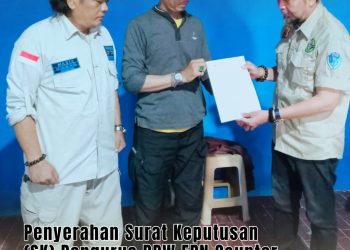 Ketua Umum FRN Counter Polri Agus Flores Serahkan SK Kepengurusan DPW dan DPC di Bekasi Raya