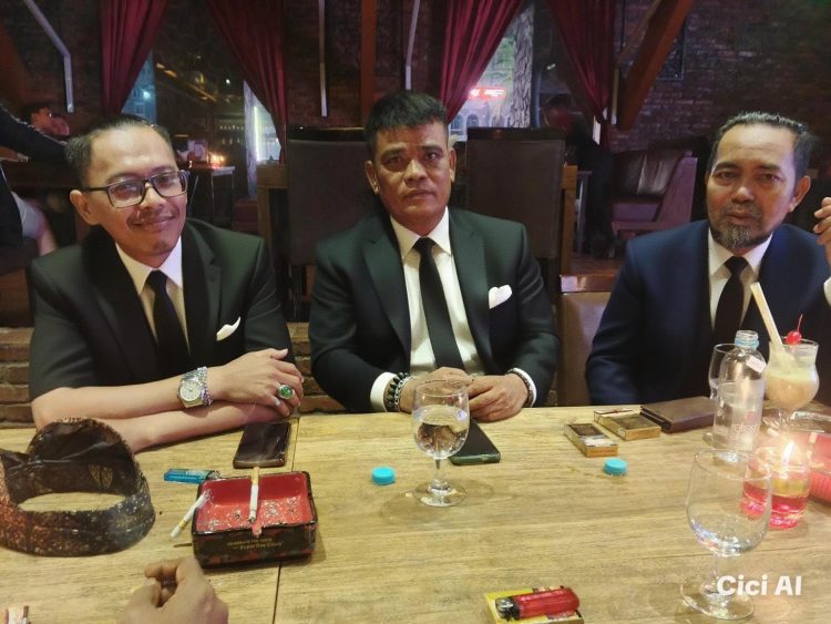 Ketum FRN Agus Flores Cerita Silsilah Leluhur di Sekretariat FRN Jabodetabek 