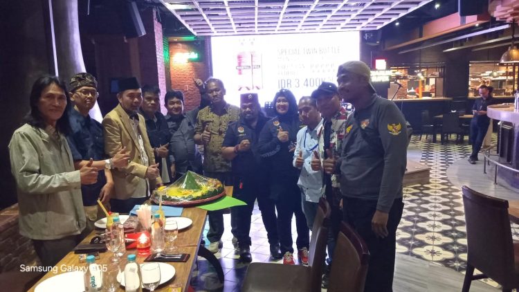 Agus Flores Serahkan 3 SK Pengurus di Momen Ulang Tahun ke-48, Tegaskan Komando dan Loyalitas