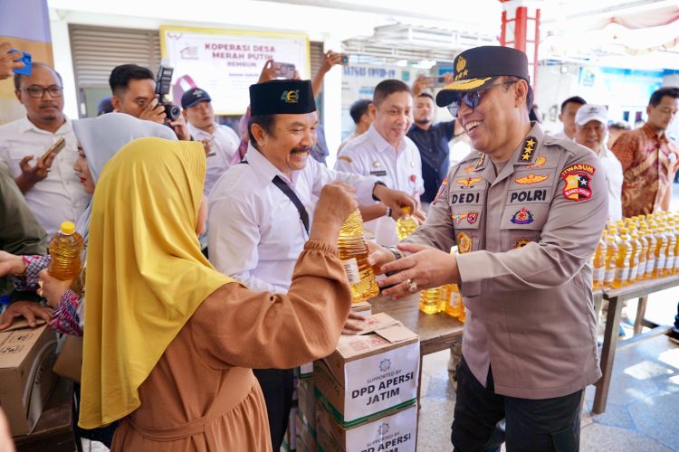 Bantu Tekan Inflasi, Polri Gelar Pasar Murah di Malang