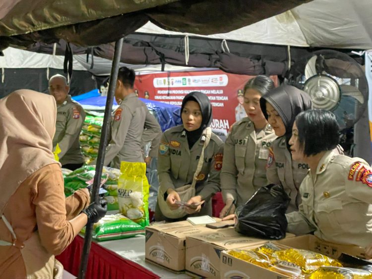 Polda Kalteng Gelar Gerakan Pangan Murah di Palangka Raya, Warga Antusias Borong Beras dan Minyak