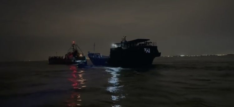 Bakamla RI Berhasil Selamatkan Kapal Nelayan Mati Mesin di Perairan Batam