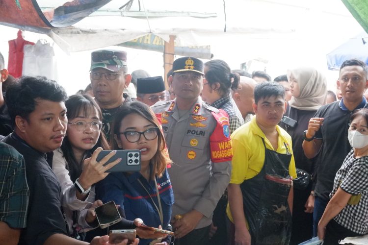 Kapolda Kalbar Dampingi Wapres Gibran Tinjau Pasar Plamboyan Pontianak