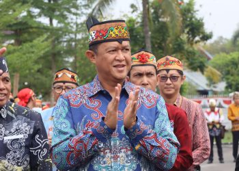 Kapolda Kalteng Dorong Sinergi Lembaga Adat dan Aparat Lewat Pengukuhan BATAMAD