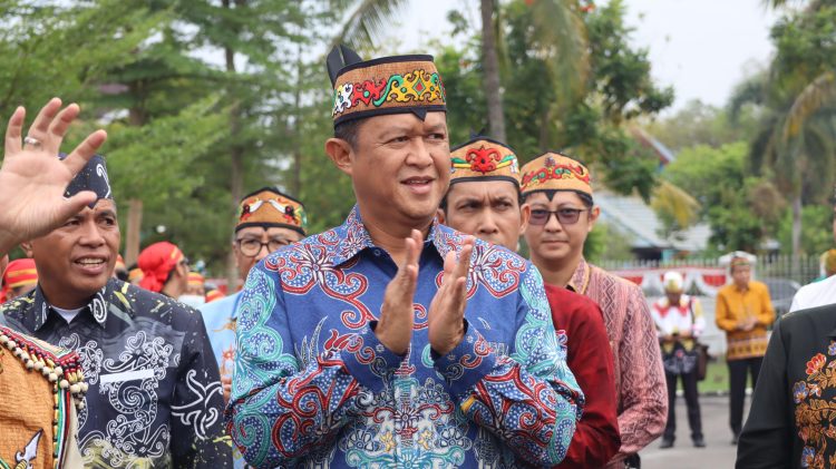 Kapolda Kalteng Dorong Sinergi Lembaga Adat dan Aparat Lewat Pengukuhan BATAMAD