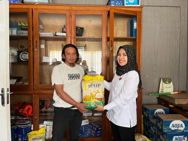 Kapolres Palopo Pererat Sinergi dengan Wartawan Lewat Bantuan Beras