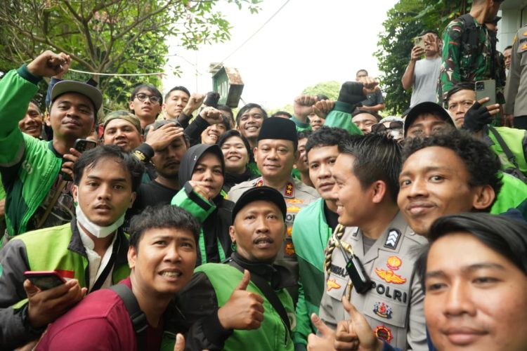 Kapolda Metro Sampaikan Permohonan Maaf di Pemakaman Affan Kurniawan