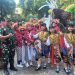 Babinsa Duren Sawit Amankan Karnaval HUT RI ke 80 di Pondok Kopi