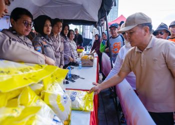 Ribuan Warga Antusias Borong Bahan Pokok di Gerakan Pangan Murah Polri
