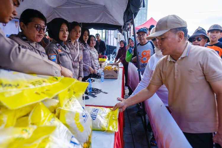 Ribuan Warga Antusias Borong Bahan Pokok di Gerakan Pangan Murah Polri