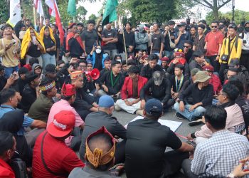 Kedepankan Sisi Humanis, Polda Kalteng Irjen Pol Iwan Kurniawan Sukses Kawal Aksi Unras di Kantor DPRD dengan Aman dan Tertib
