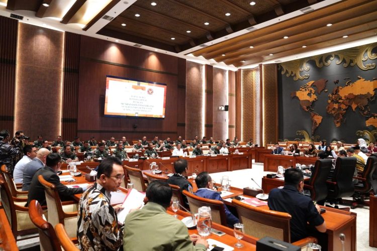 Wakil Panglima TNI Hadiri Rapat Kerja Bersama Komisi I DPR RI