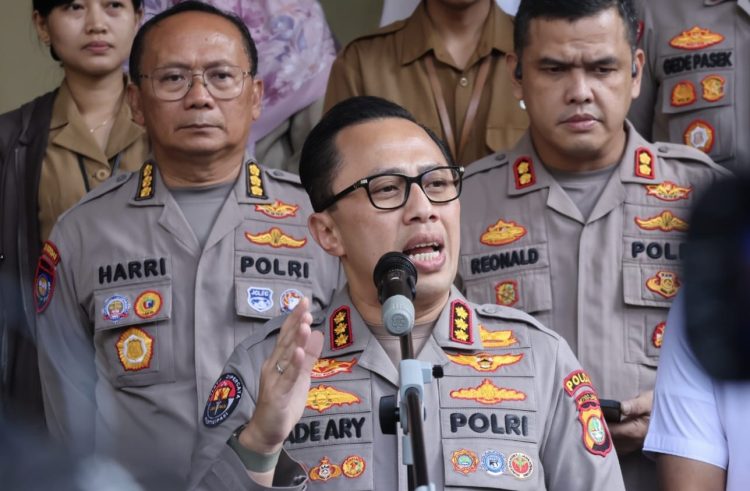 Polda Metro Ajak Warga Manfaatkan Call Center 110 dan Hotline WhatsApp Kapolda