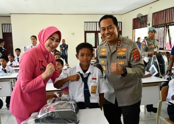 Kapolda NTT Nyalakan Semangat Belajar 100 Siswa SRM 19 Naibonat, Wujudkan Visi Prabowo untuk Pendidikan Indonesia Unggul