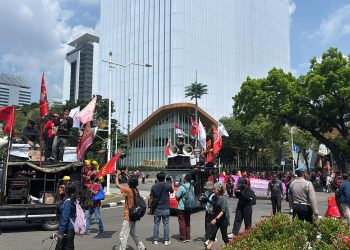 Brimob Polda Metro Jaya Amankan Aksi GEBRAK di Jalan Medan Merdeka Selatan