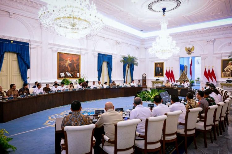 Menko Yusril: Pemerintah Pastikan Penanganan Situasi Nasional Sesuai Koridor Hukum dan HAM