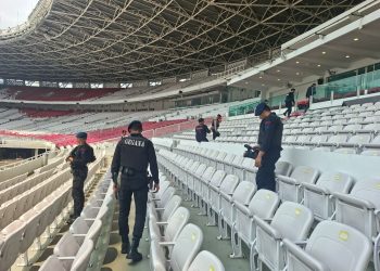 Menjelang Konser Dewa 19, Brimob Polda Metro Jaya Melakukan Sterilisasi di Stadion Utama GBK Senayan
